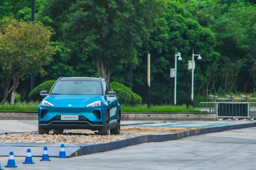 试驾｜极狐阿尔法S/阿尔法T，底盘调校有功底，均衡性很好