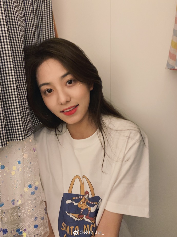 抖音阿茶素颜,美女阿茶抖音