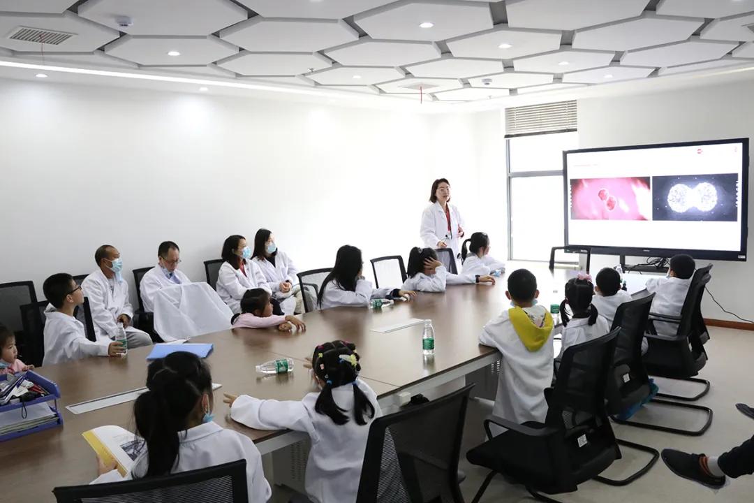 赴一场科技之约！沈阳药科大学湖南校友会在源品探索生命奥秘
