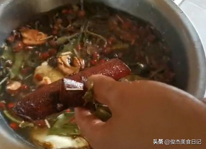 卤肉发黑发苦怎么挽救,卤肉发黑解决方案