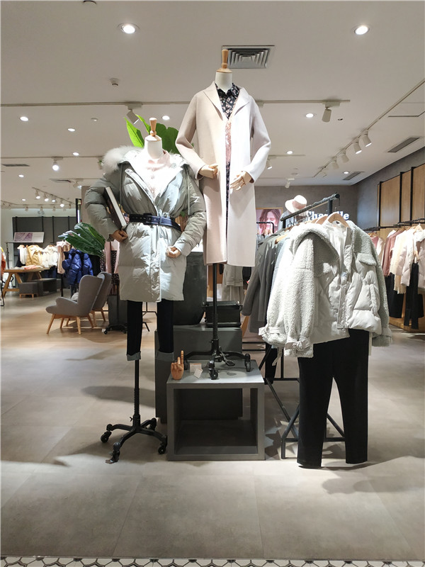 国潮风高端女装拉夏贝尔,拉夏贝尔国民品牌