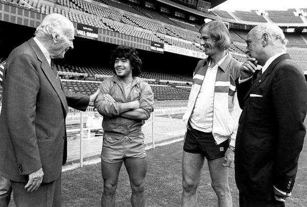 马拉多纳背后的故事,马拉多纳贝利的恩怨