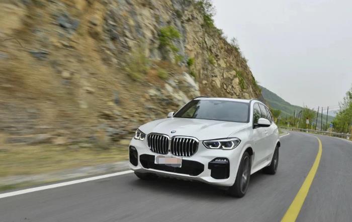 雷克萨斯rx450hl对比宝马x5,开完雷克萨斯ls500再开奥迪a7l