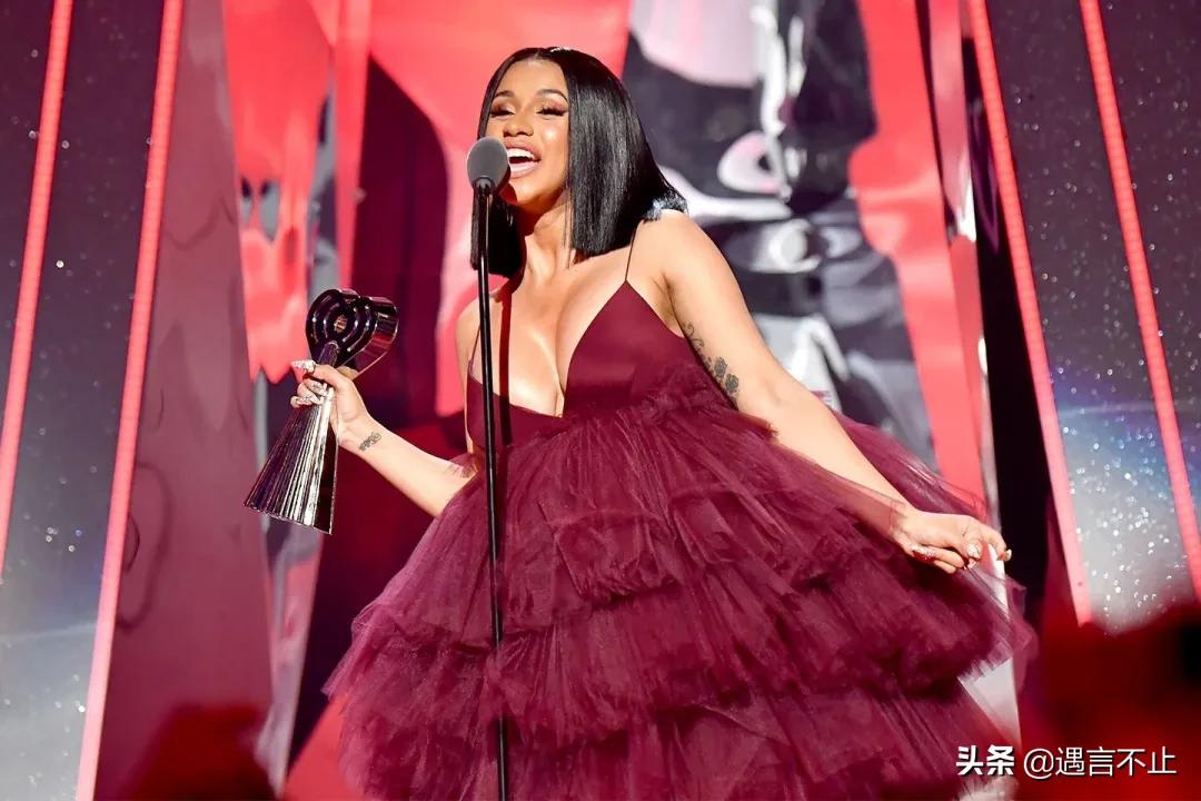 脱衣舞娘到饶舌天后，贫民窟女孩到时尚ICON，CardiB连上微博热搜