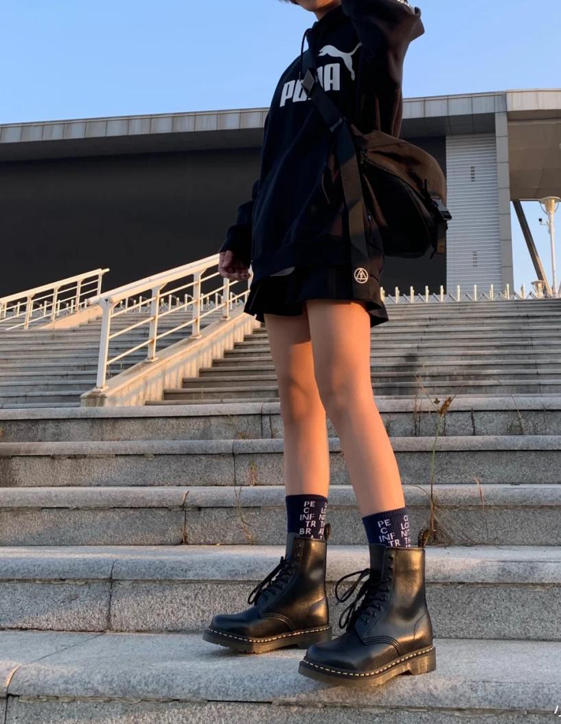 为什么这么多年轻人夏天穿长袜,夏天穿长袜好还是短袜好