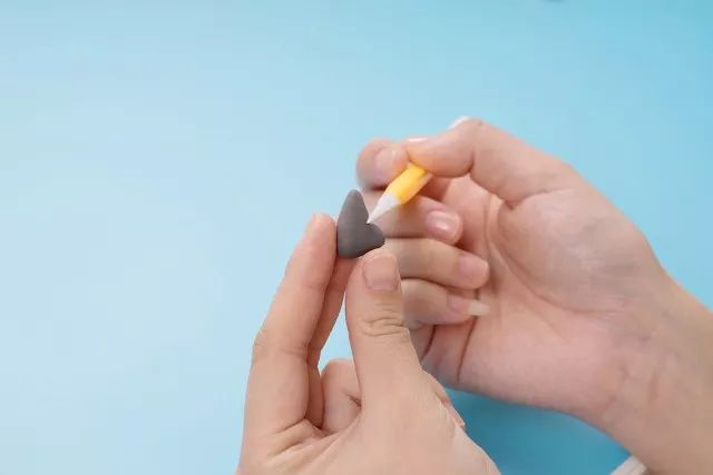 鲨鱼夹盘发教程,鲨鱼步教程新手入门