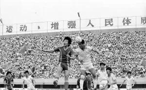 天津民园体育场拍摄地点,站在观众席上