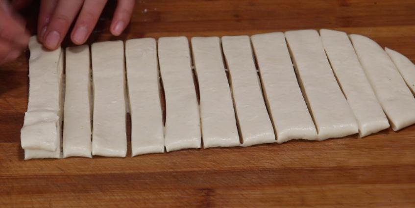 肯德基油条做法和配方的全过程,肯德基油条怎么炸又酥脆好吃