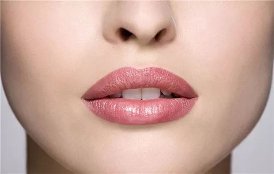 吴宣仪黑暗唇妆,吴宣仪用的是什么面膜