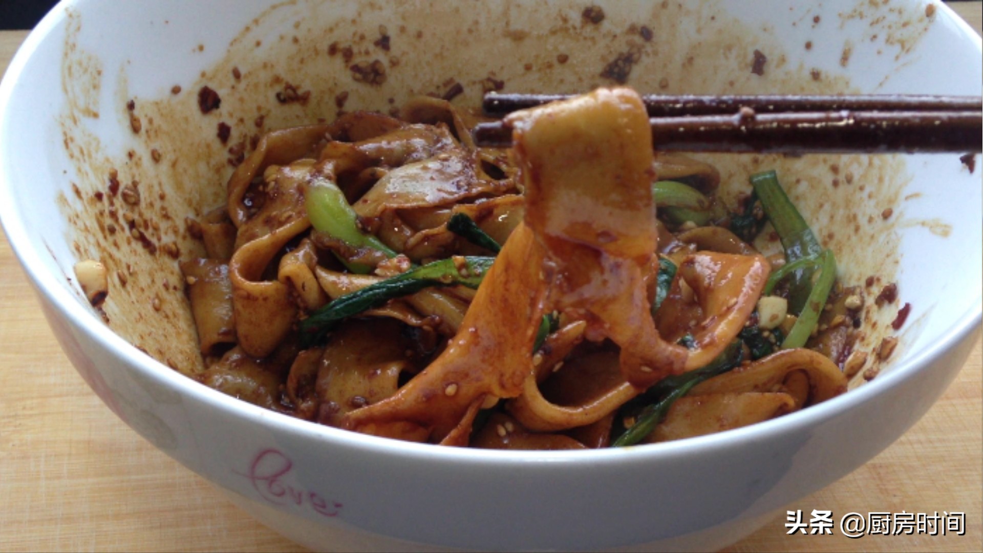 制作油泼面用的面粉,制作油泼面的步骤视频