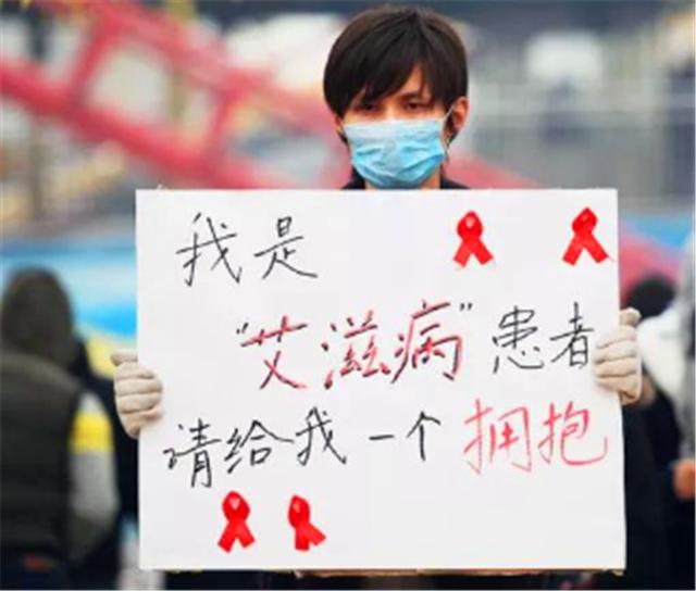 非洲一只黑猩猩,是怎么把艾滋病传给非洲黑人,再传到全世界的?