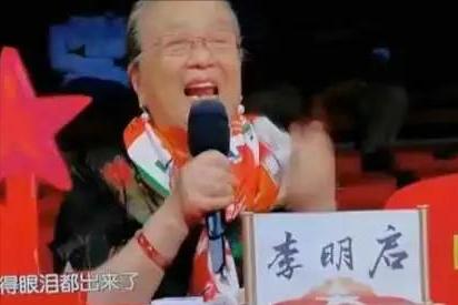 杭州67岁普通老太太，穿短裙，学吉他，玩摇滚：老了我也要怒放