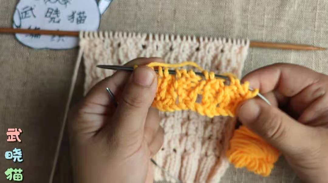 男士黄色圆领毛衣搭配围巾,男士围巾配什么毛衣