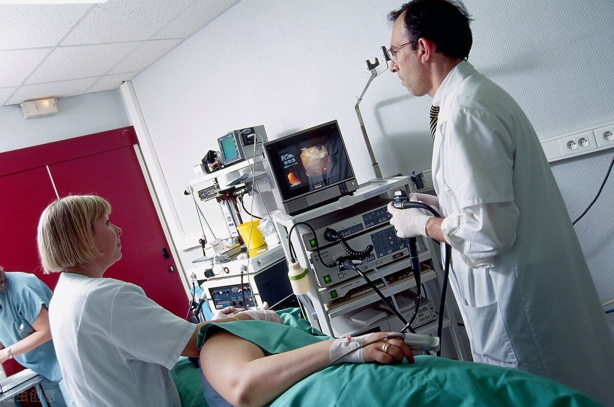 无痛胃镜和胶囊胃镜哪个比较好,胃镜检查是无痛胃镜还是普通的好