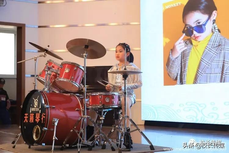 学校因足球而精彩,学校因学生而骄傲