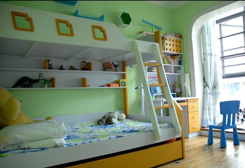 小卧室高低床合适吗,小卧室放高低床好还是单人床好