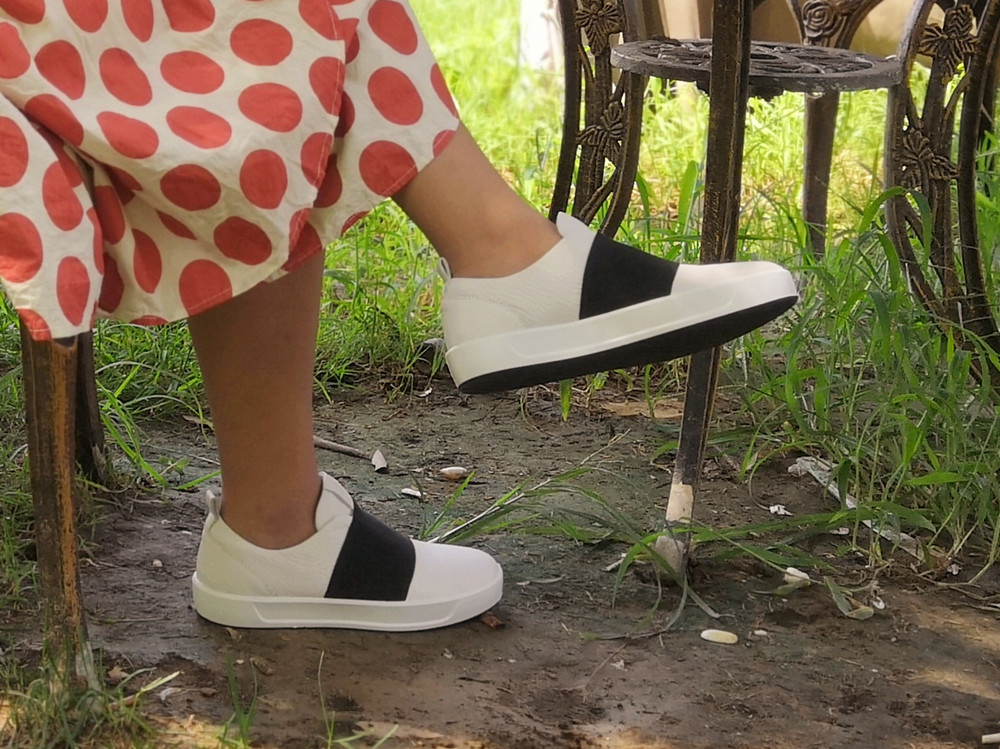 ecco鞋很滑,ecco柔酷板鞋穿搭