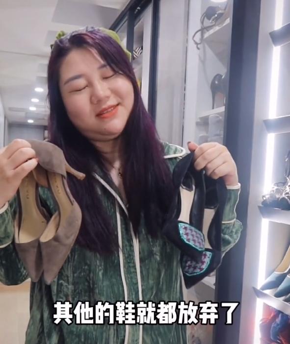 杨天真豪宅内景罕曝光，万元高奢鞋买来当摆设，一面墙能抵一套房