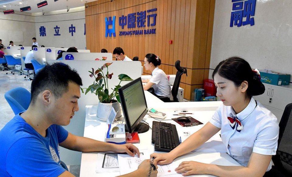 家中老人去世银行存款怎么取出来,老人去世后银行有存款该怎么取