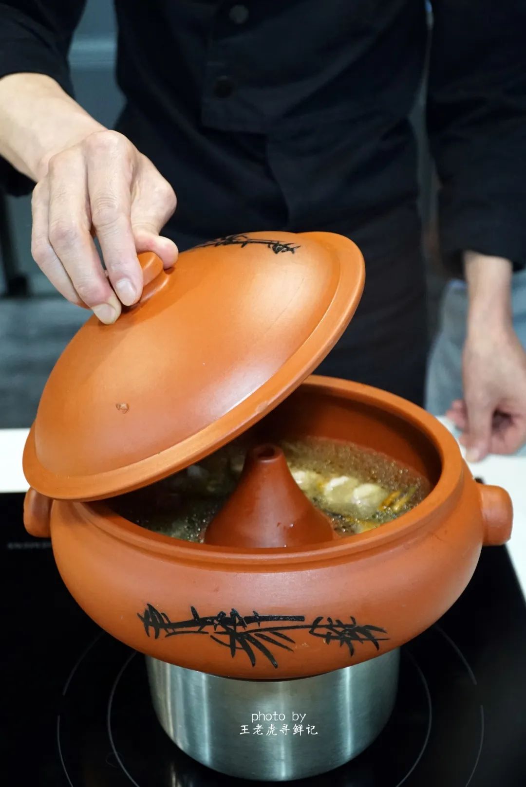 云南汽锅鸡春日养生好滋味,云南汽锅炖鸡