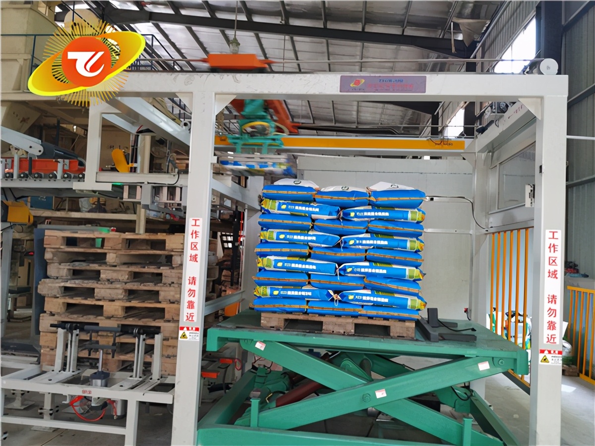 码垛机械手操作,码垛机码垛袋子视频