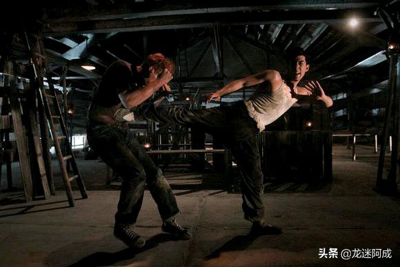 这才是李小龙最经典的电影,周星驰电影致敬李小龙