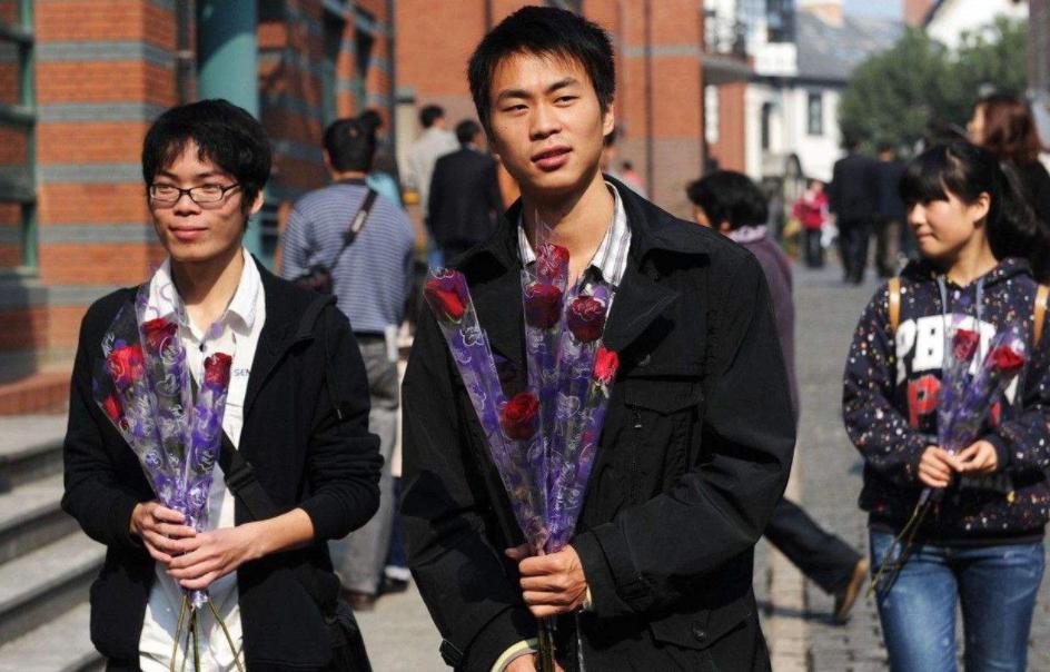 农村出现大量男光棍怎么解决,专家预言农村的光棍以后怎么办