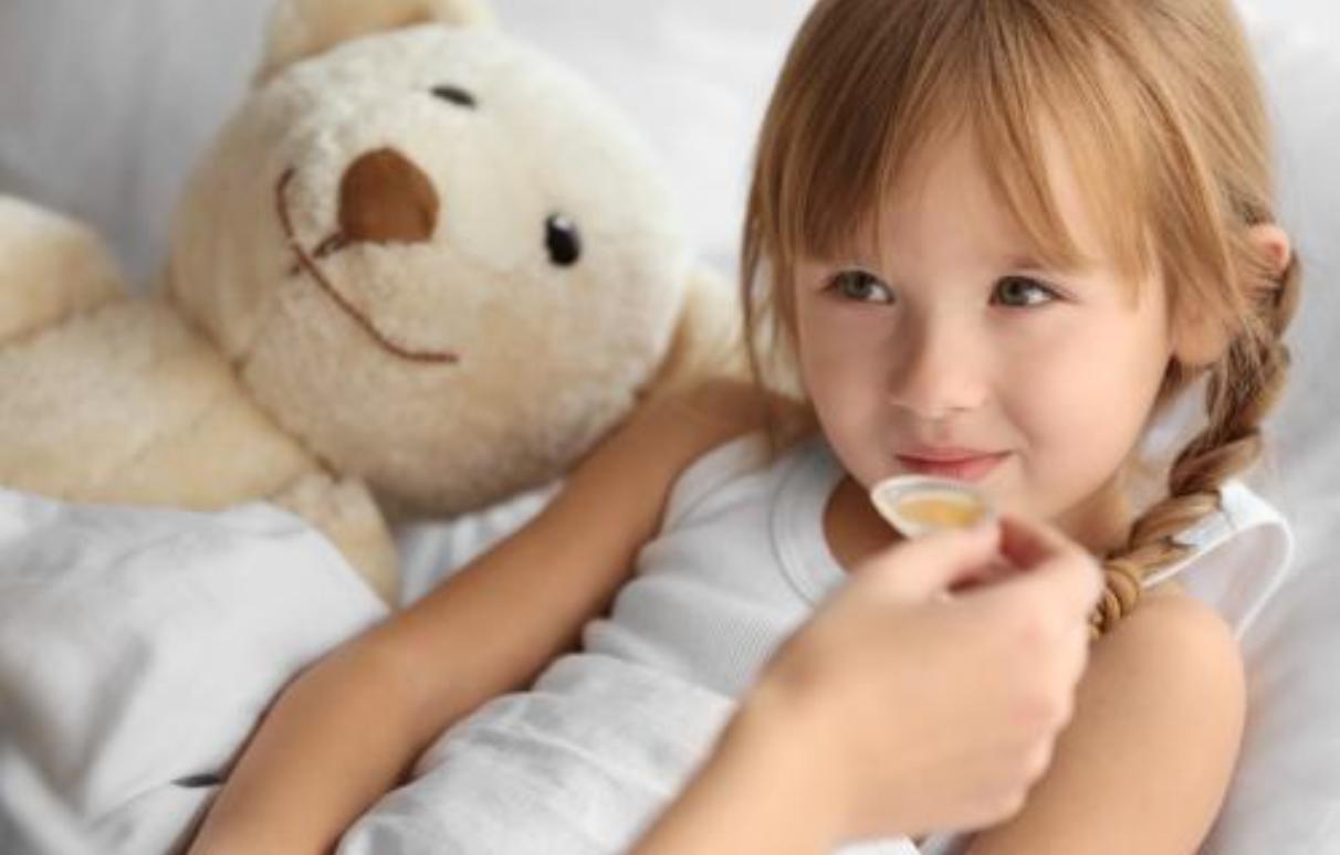 宝宝反复发烧手脚冰凉怎么解决,宝宝反复发烧手脚发热怎么办