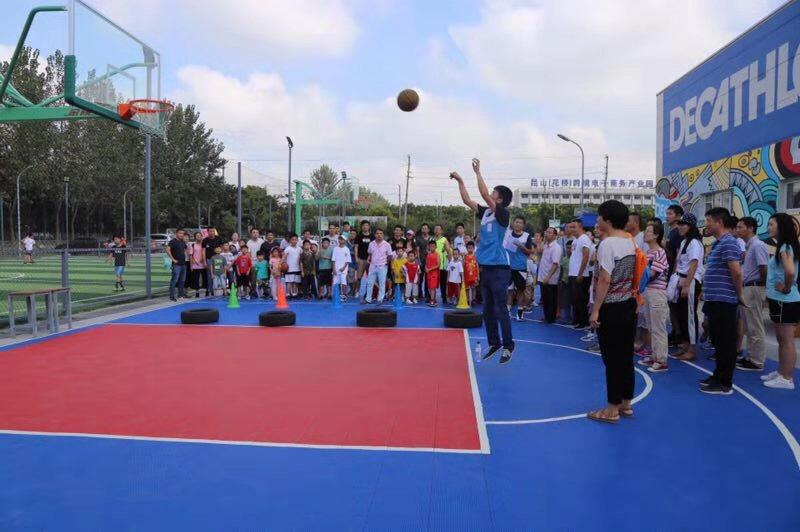 羽毛球线怎么穿视频教程,羽毛球穿线师需要准备什么线