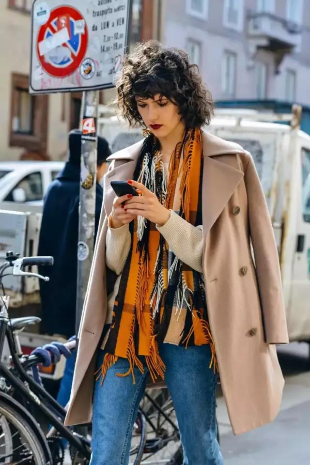 冬季围巾简单又好看的系法,冬季围巾戴头上保暖的系法