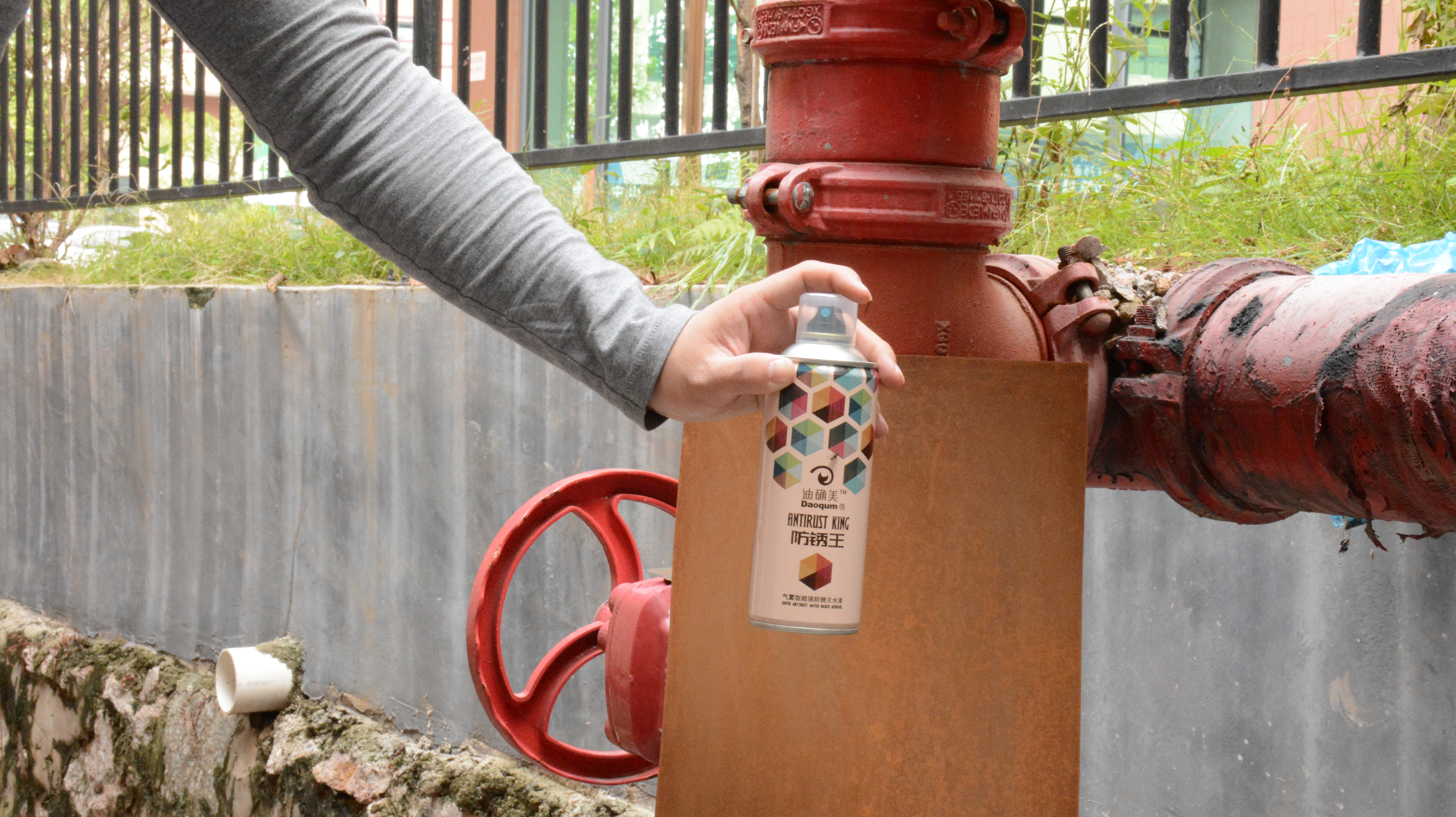 金属家具掉漆生锈不用扔,用自喷漆来解决这些困扰