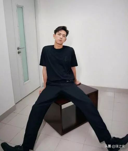 马上就要七夕了，现男友李现再传好消息！网友：人红资源多