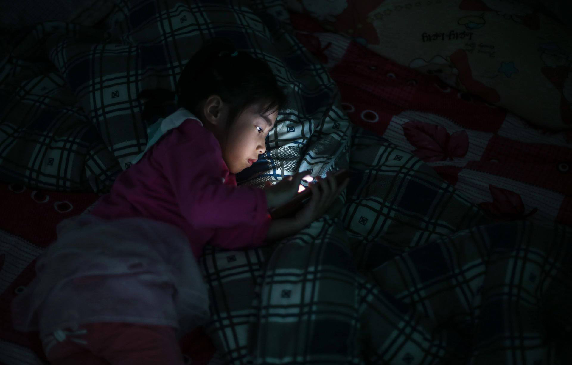 江西中小学生禁带手机上课堂,家长强烈禁止学生用手机