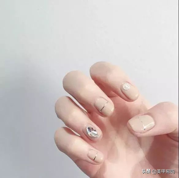 奶茶色渐变磨砂美甲,女生最爱的奶茶色系美甲来啦