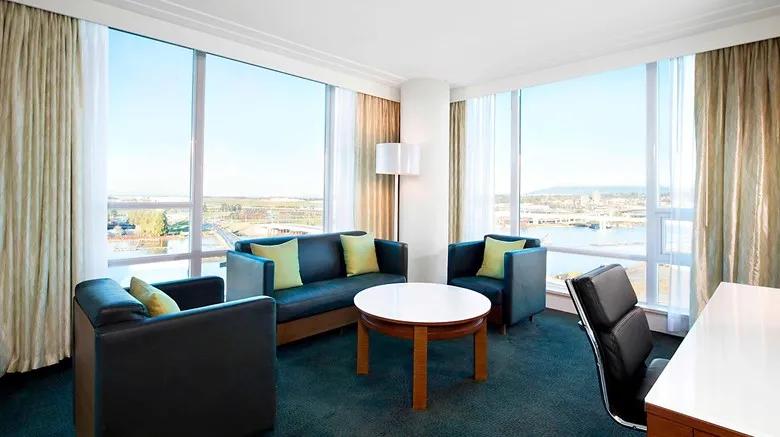 温哥华入境隔离酒店,在加拿大隔离酒店收费吗