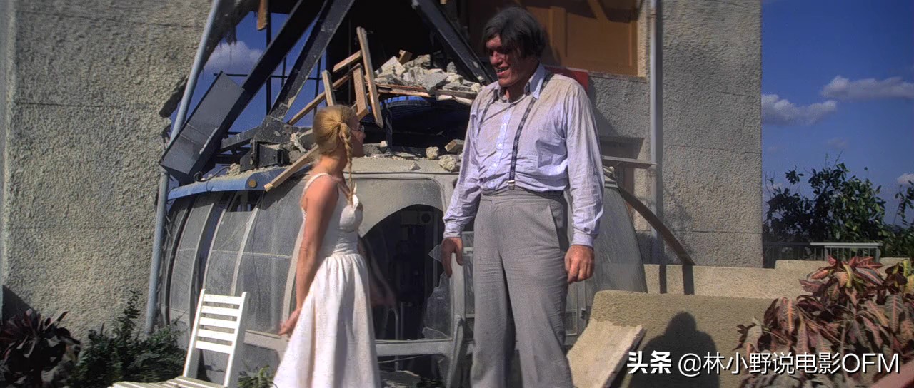 007大钢牙视频,007大钢牙咬死鲨鱼