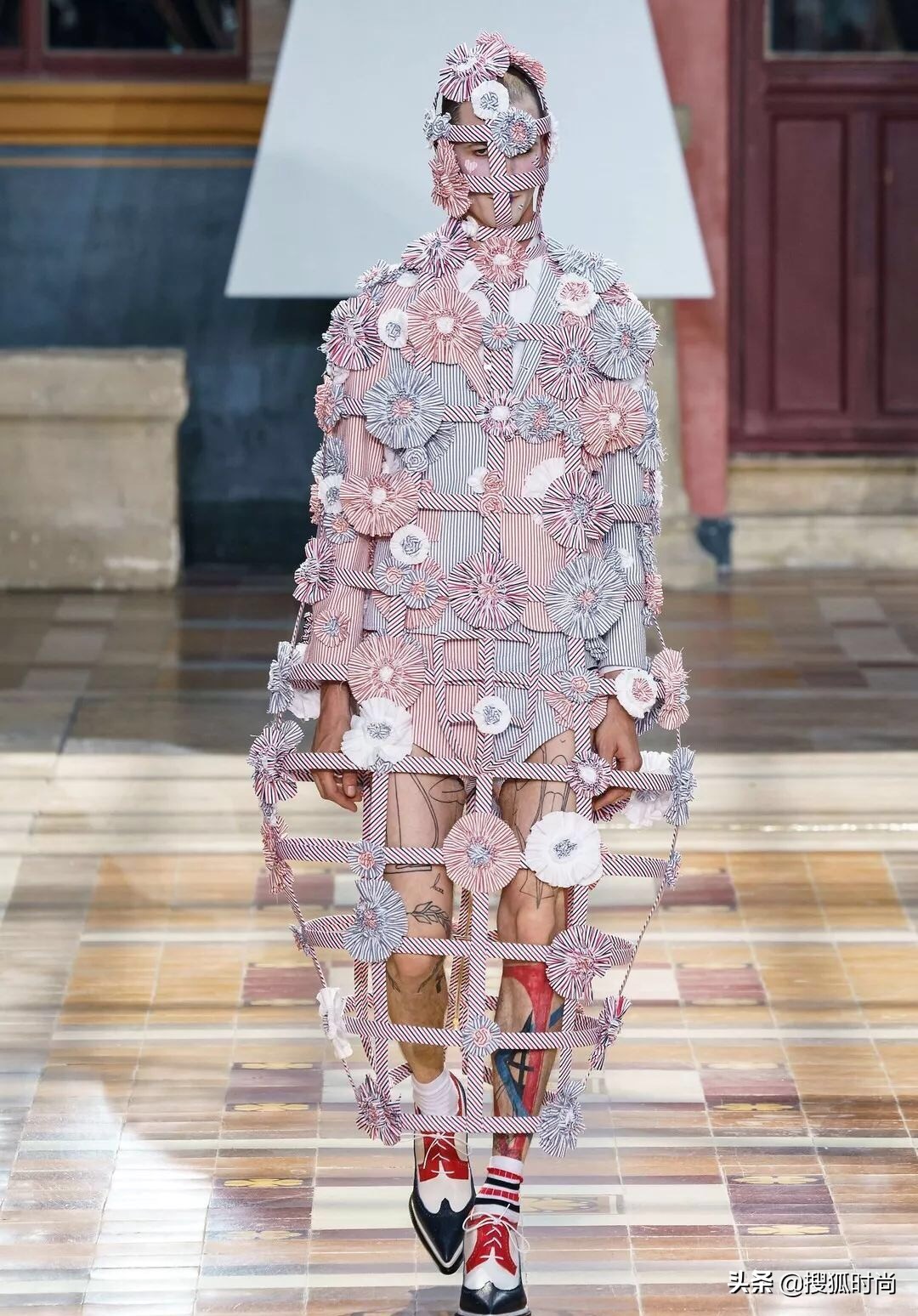 深度|维密启用变性人,巴塞泳池开放裸泳,无性别时代悄悄来临?