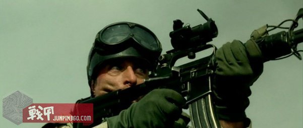 美国黑鹰战机坠落视频,十部顶级战争大片黑鹰坠落