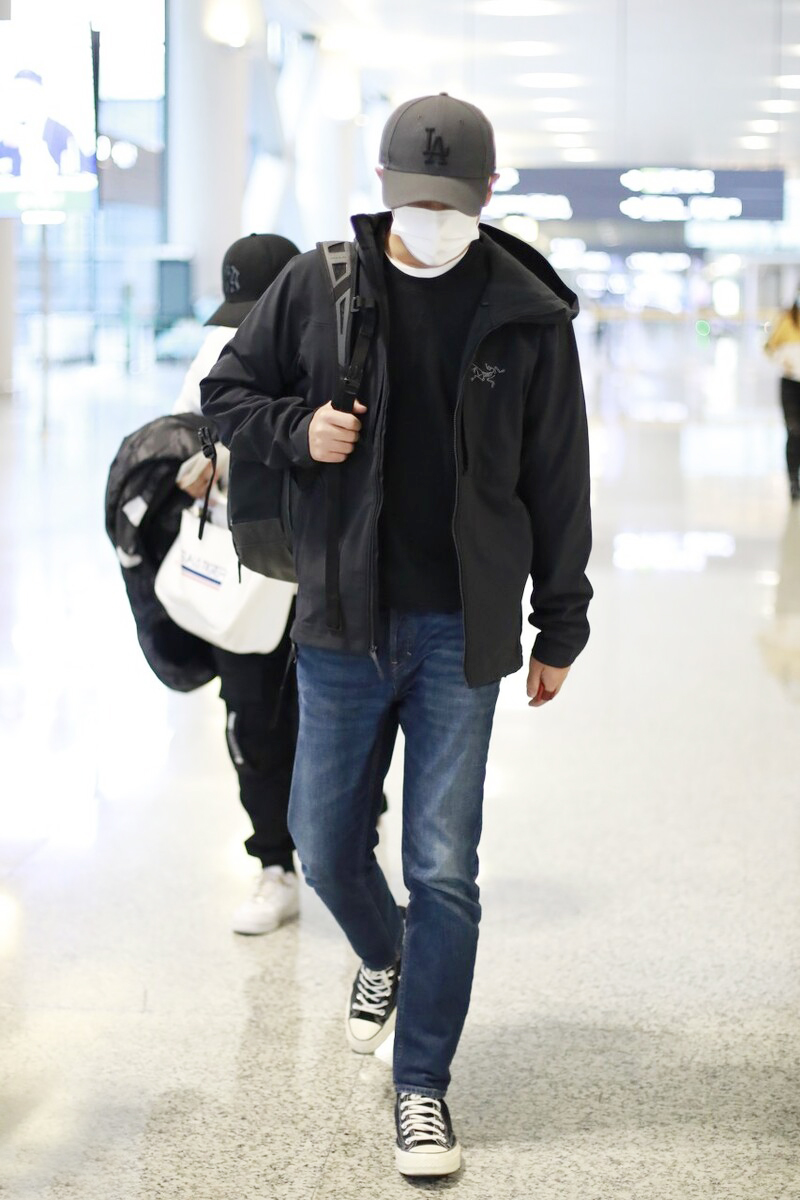 黄轩休闲西装穿搭,黄轩穿背心少年感