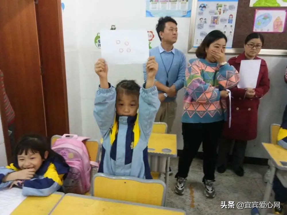 叙府实验小学：小荷尖尖一马当先