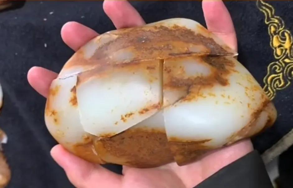 籽料伪装者视频 (俄料仿籽和田籽料的区别)