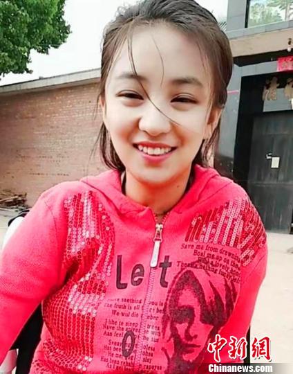 50岁女人创业励志正能量视频,90后双腿残疾小伙创业追梦