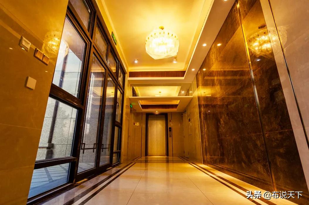 这盘一路爆火！人气沸腾长沙！卖毛坯！一线河景！黄金C位