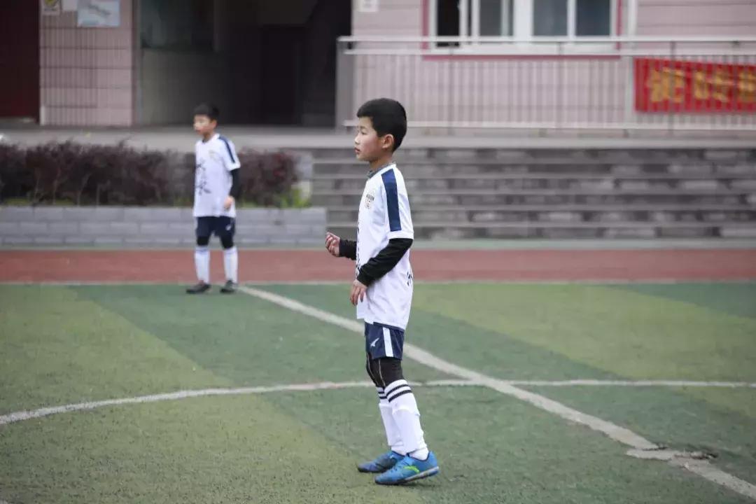 脚下过才叫真本事新希望俱乐部足球小将们出击！