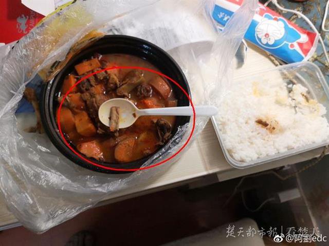 顾客外卖吃出异物商家要退款吗,顾客吃出烟头跟骑手有关系吗