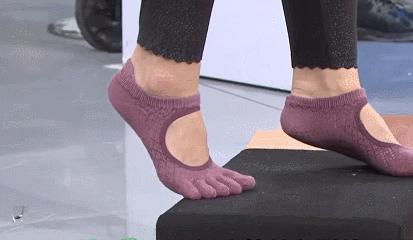 扁平足深蹲脚外侧发力,改善扁平足o型腿的训练方法