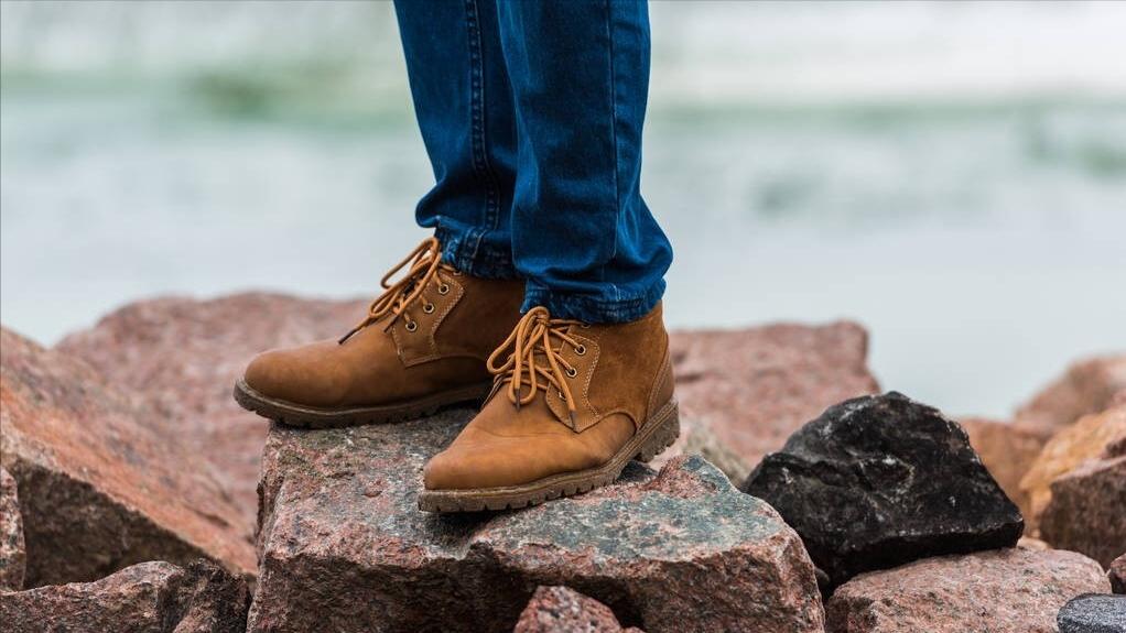 深蹲锻炼双腿，3种方式变化脚下距离，适量运动高效健身