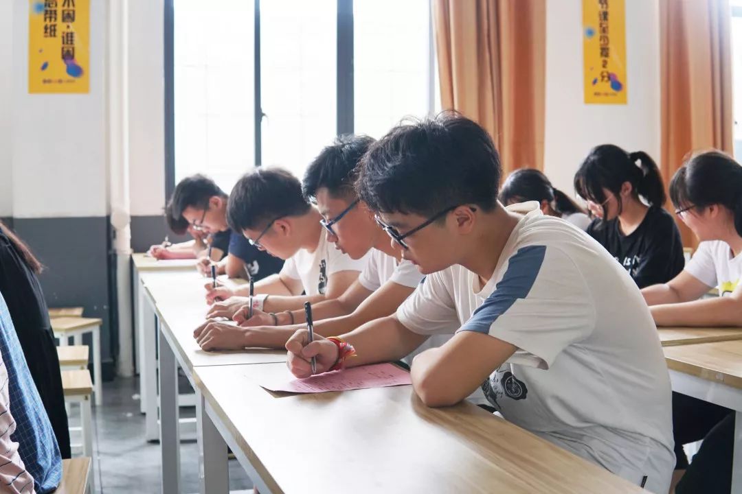 杭州美术生画室集训要准备什么,儿童画室新生入学须知