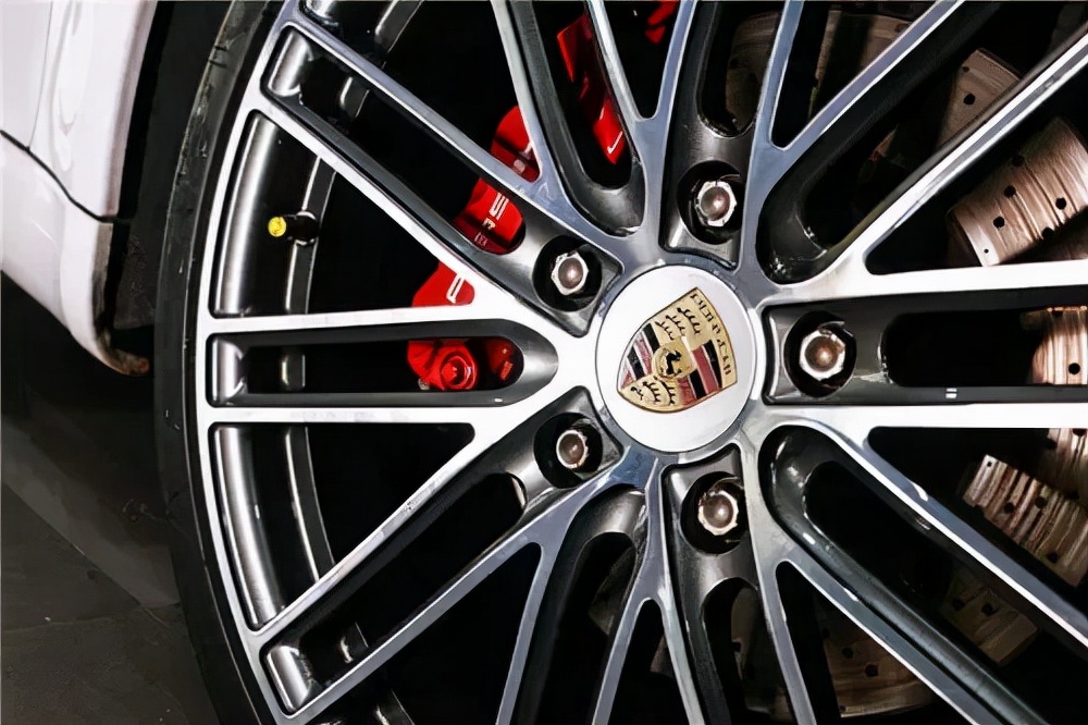 轮毂螺丝弯了有影响吗,轮毂螺丝损坏