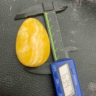 中国游客到俄罗斯疯狂买琥珀蜜蜡，俄罗斯人笑了，果然人傻钱多！